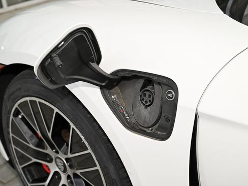 Used 2022 Porsche Taycan 4S AWD/4WD image 15