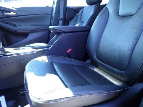 Used 2023 Buick Encore GX Essence w/ Experience Buick Package FWD image 12