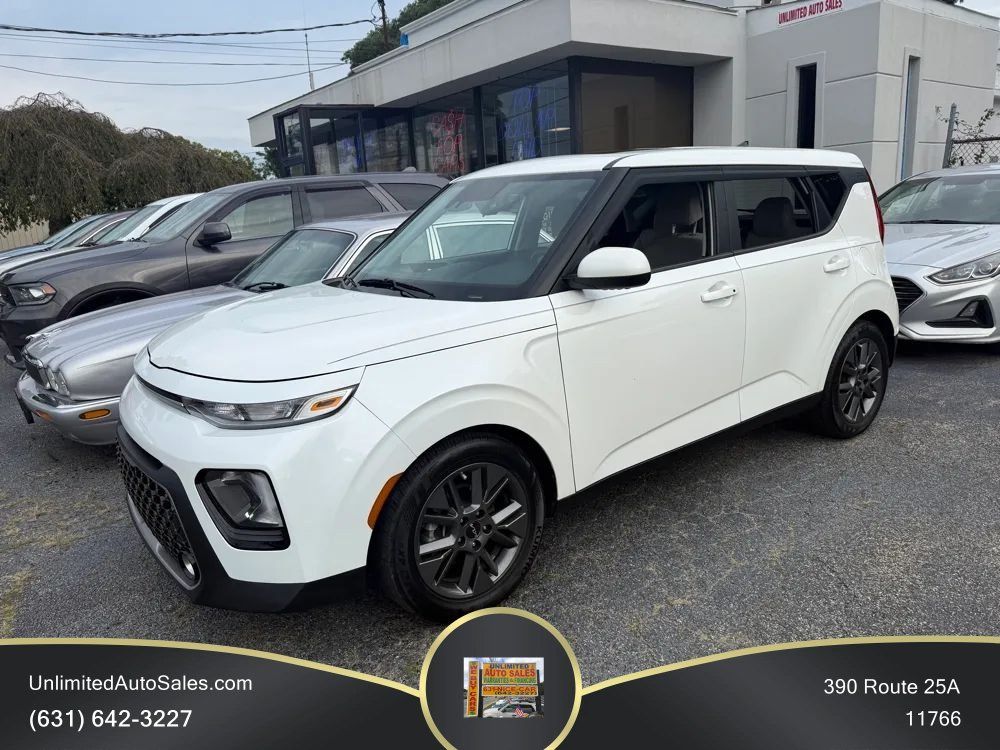 Used 2022 Kia Soul EX FWD image 1