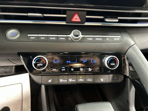 Used 2023 Hyundai Elantra Limited FWD image 17