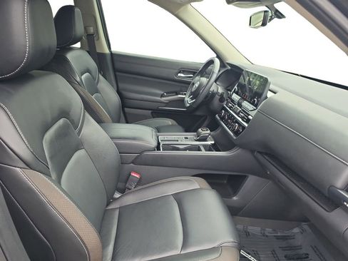 Used 2023 Nissan Pathfinder SL w/ Black Appearance Package FWD image 15