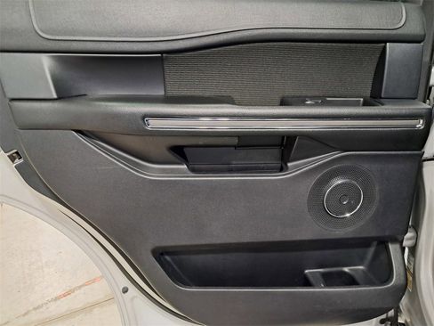 Used 2019 Ford Expedition XLT image 11