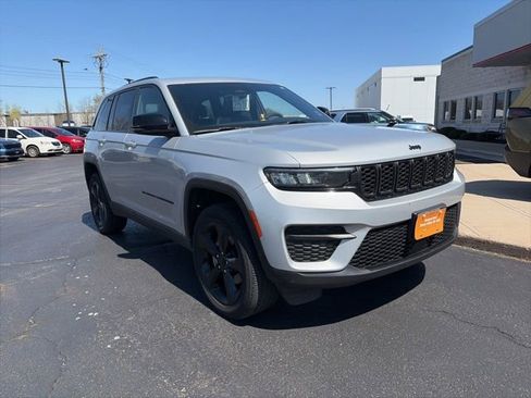 Used 2023 Jeep Grand Cherokee Altitude AWD/4WD image 1