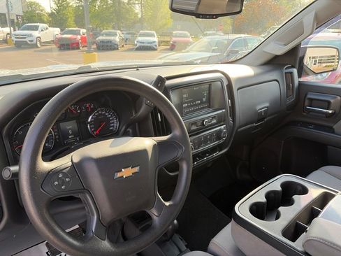 Used 2018 Chevrolet Silverado 1500 Custom w/ Custom Value Package AWD/4WD image 22
