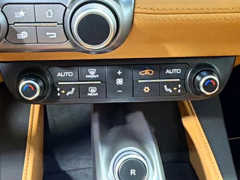 Used 2020 Ferrari Portofino RWD image 30