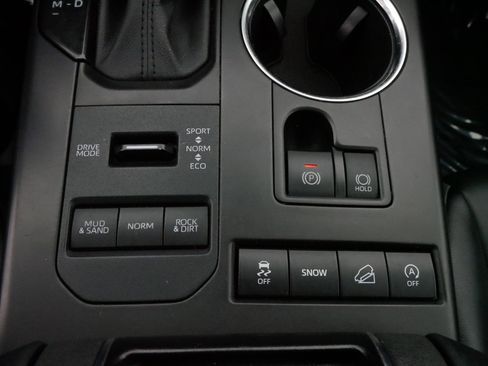 Used 2022 Toyota Highlander XLE image 28