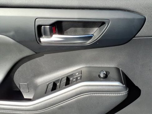 Used 2023 Toyota Highlander XLE image 15