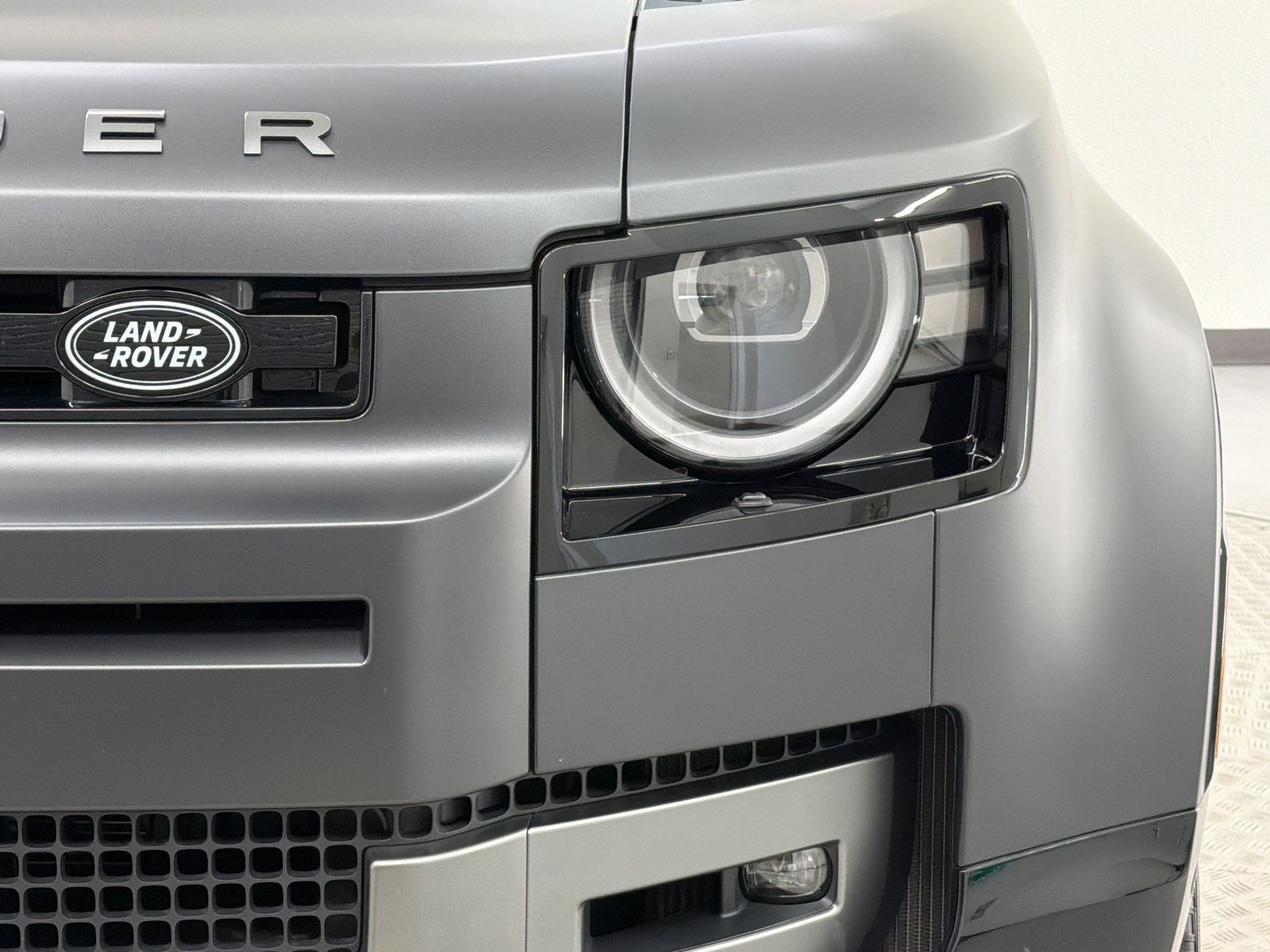 New 2026 Land Rover Defender 110 V8 AWD/4WD image 11