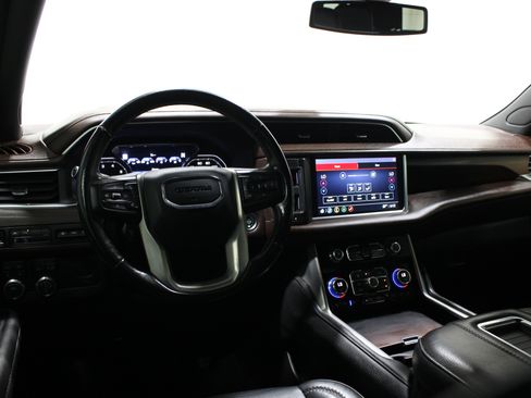 Used 2021 GMC Yukon XL Denali AWD/4WD image 2