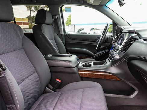 Used 2017 Chevrolet Suburban LS RWD image 24