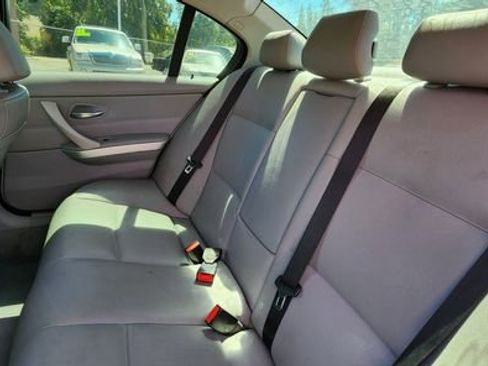 Used 2006 BMW 325i Sedan image 9