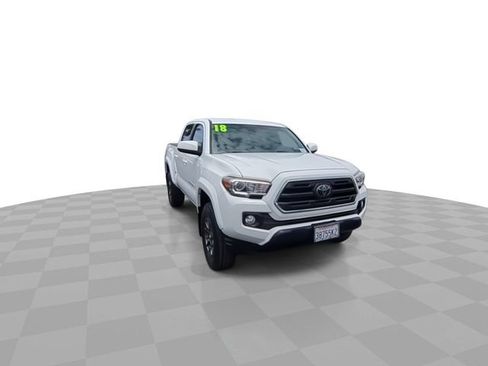 Used 2018 Toyota Tacoma SR5 RWD image 3