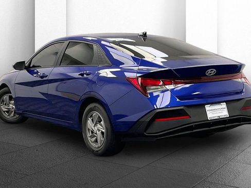 Certified 2024 Hyundai Elantra SE image 8