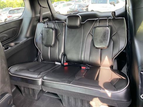 Used 2022 Chrysler Pacifica Limited w/ S Appearance Package FWD image 22