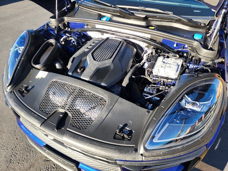 Used 2022 Porsche Macan AWD/4WD image 9