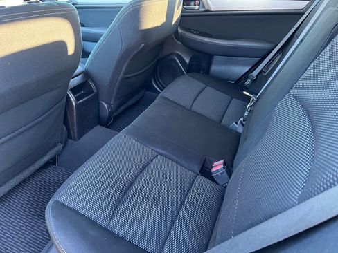 Used 2017 Subaru Outback 2.5i Premium image 11
