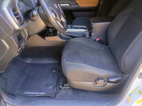 Used 2018 Toyota Tacoma SR5 w/ SR5 Appearance Package (SM) RWD image 27