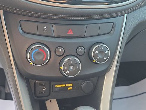 Used 2020 Chevrolet Trax LT w/ LT Convenience Package FWD image 25