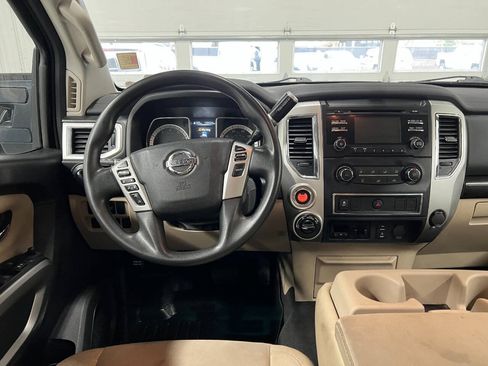 Used 2017 Nissan Titan SV AWD/4WD image 8