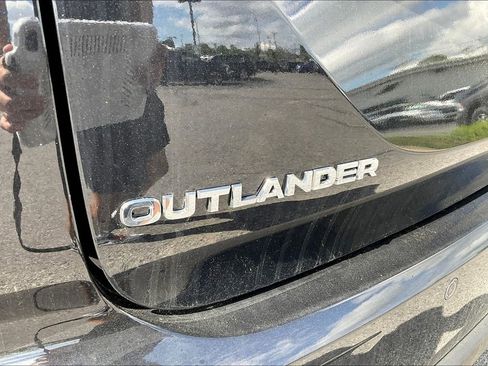 New 2025 Mitsubishi Outlander ES image 11