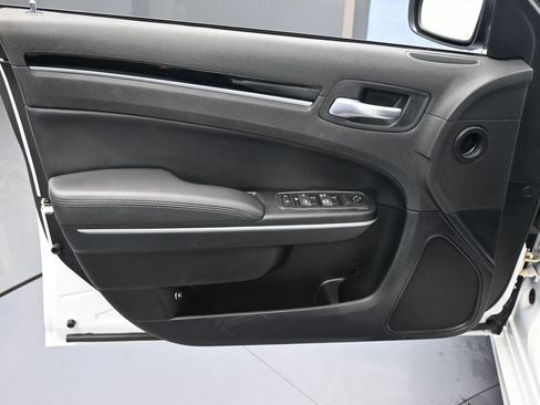 Used 2023 Chrysler 300 Touring L image 12