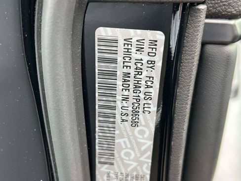 Certified 2023 Jeep Grand Cherokee Laredo w/ Luxury Tech Group I AWD/4WD image 19