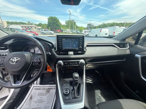 Used 2020 Toyota RAV4 LE AWD/4WD image 33