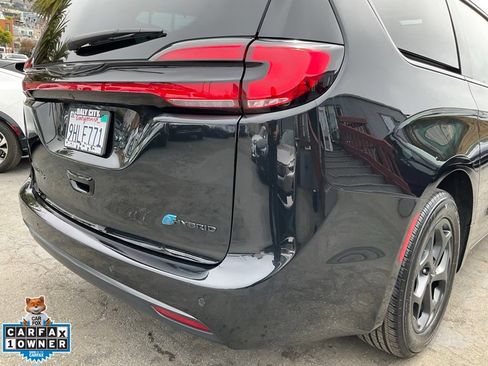 Used 2023 Chrysler Pacifica Limited w/ Uconnect Theater Family Group FWD image 89