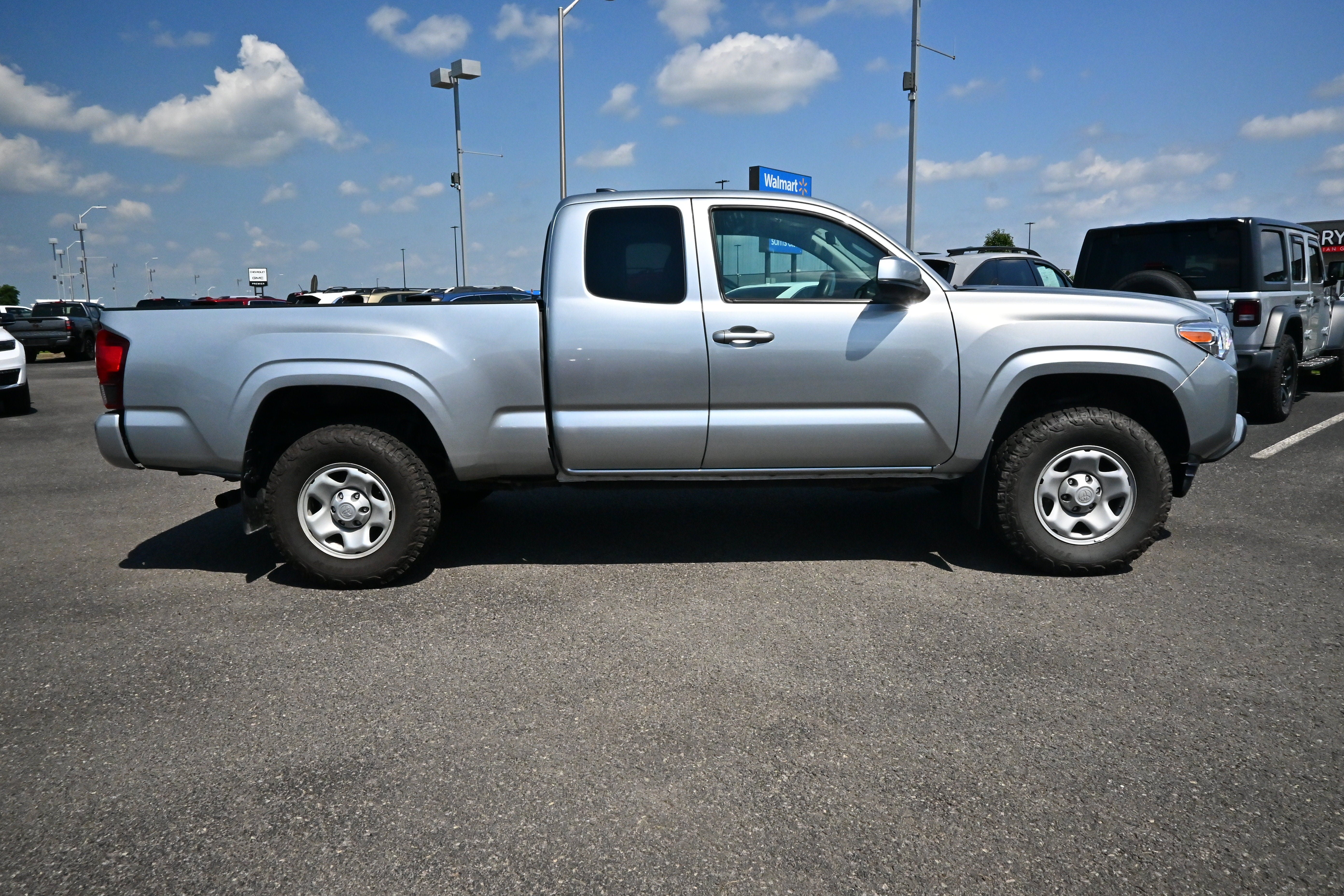 Used 2023 Toyota Tacoma SR w/ SR Convenience Package RWD image 5