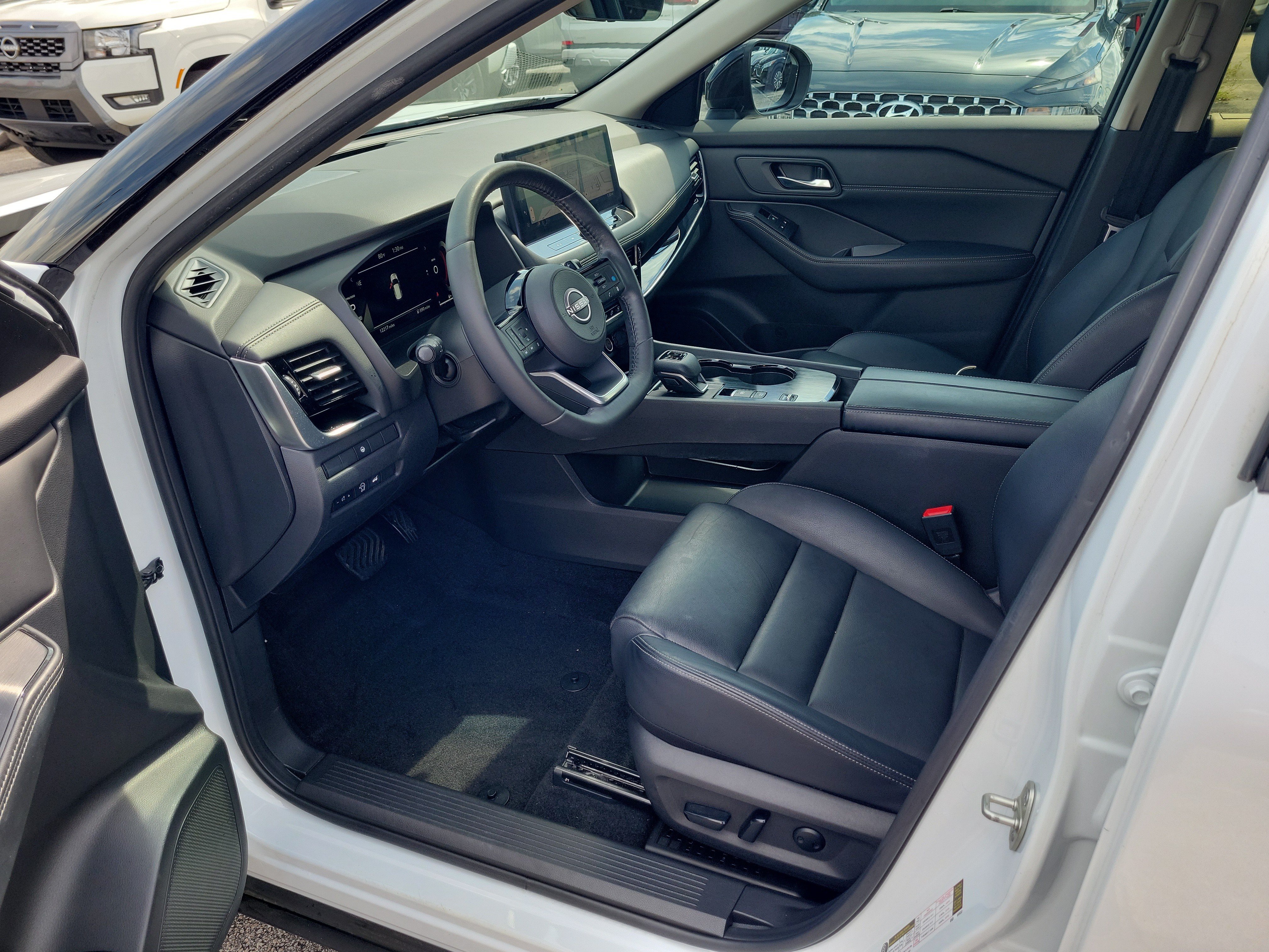 Certified 2024 Nissan Rogue SL w/ SL Premium Package FWD image 12