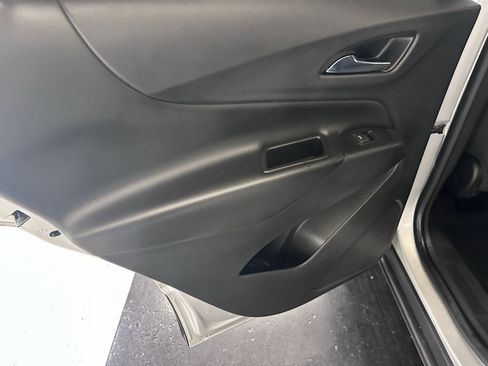 Used 2021 Chevrolet Equinox LT w/ Driver Convenience Package image 29