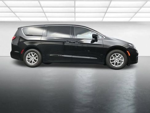 New 2026 Chrysler Pacifica Select image 25