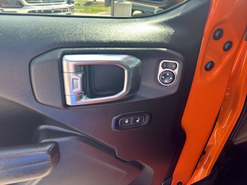 Used 2025 Jeep Wrangler Unlimited Sport AWD/4WD image 11