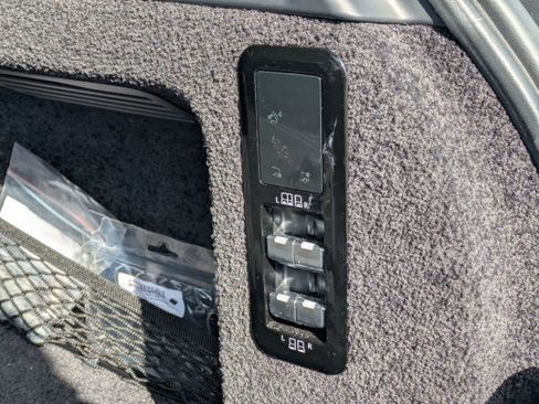 Used 2023 Land Rover Range Rover Long Wheelbase SE image 13