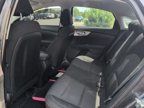 Used 2024 Kia Forte LXS w/ LXS Technology Package FWD image 6