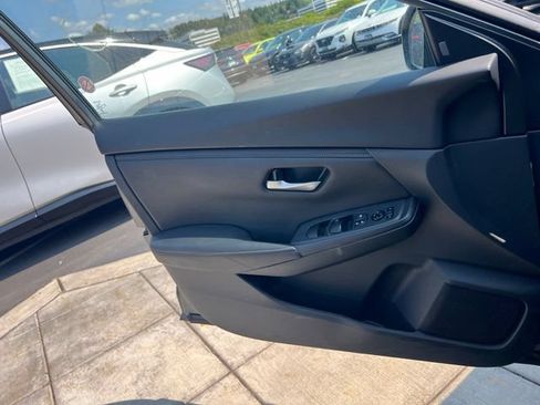 Used 2025 Nissan Sentra SV FWD image 17