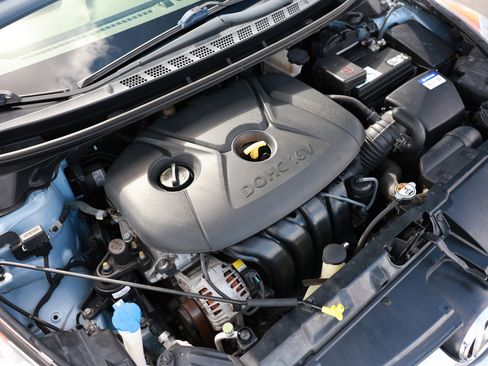 Used 2013 Hyundai Elantra GLS w/ Preferred Pkg image 52