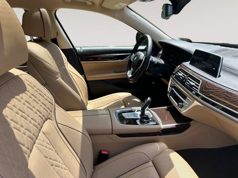 Used 2020 BMW 750i xDrive w/ Executive Package AWD/4WD image 15