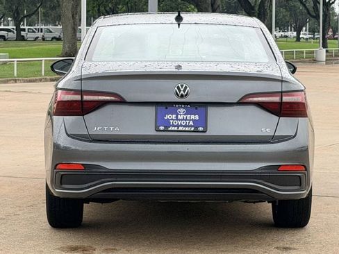 Used 2024 Volkswagen Jetta SE FWD image 8