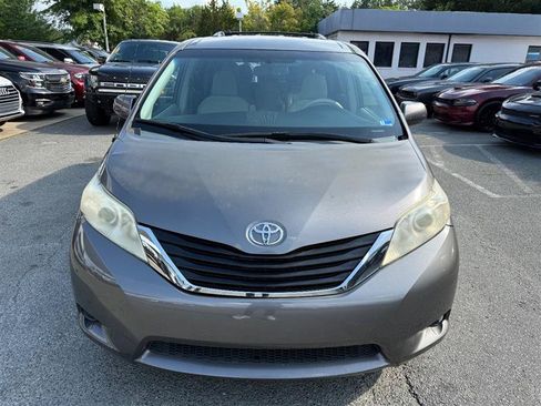 Used 2012 Toyota Sienna LE FWD image 3