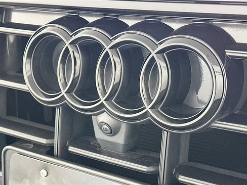 Used 2022 Audi Q8 Premium Plus w/ Premium Plus Package image 34