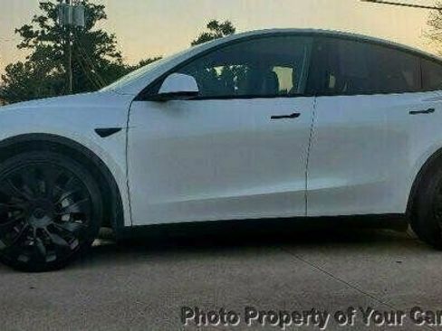 Used 2020 Tesla Model Y Long Range image 23