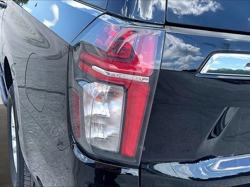 Used 2024 Chevrolet Suburban LT AWD/4WD image 23