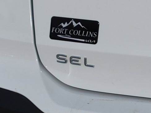 Used 2025 Volkswagen Taos SEL image 16