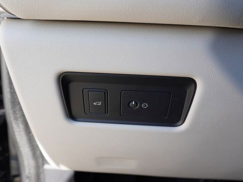 Used 2021 Jaguar F-PACE S image 21