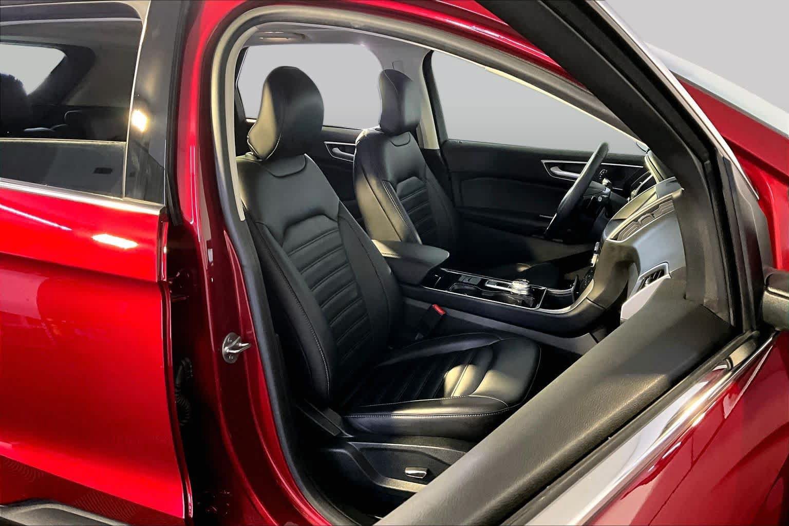 Used 2019 Ford Edge SEL w/ Equipment Group 201A AWD/4WD image 8