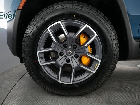 Used 2023 Rivian R1S Adventure image 17