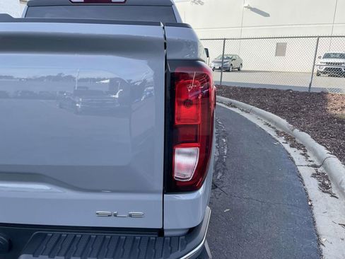 Used 2024 GMC Sierra 1500 SLE image 18