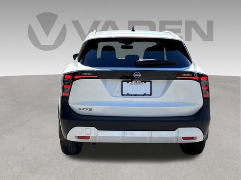 New 2026 Nissan Kicks SV w/ SV Premium Package FWD image 22