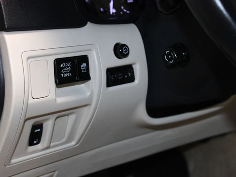 Used 2011 Lexus IS 350C RWD image 23